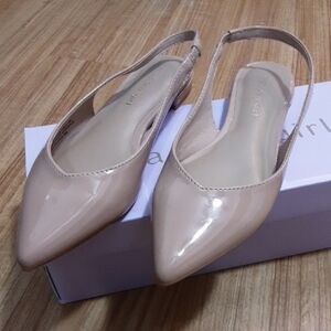 ❤❤❤Elegant Nude Slingback Flats Size 6❤❤❤
